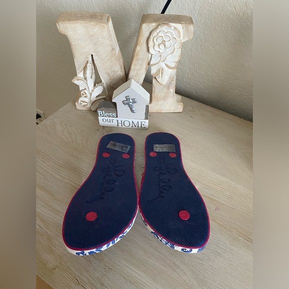 Sandals - Picture 4 of 4